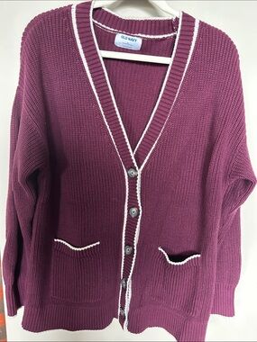 Vintage-Inspired Burgundy Cardigan Sweater with Contrast Trim